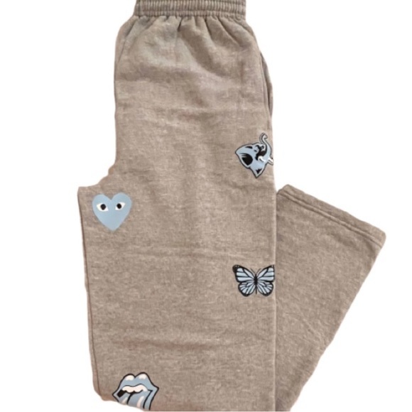 Hanes Pants - NWOT- Custom Made Tufts University
Relaxed Fit Sweatpants.